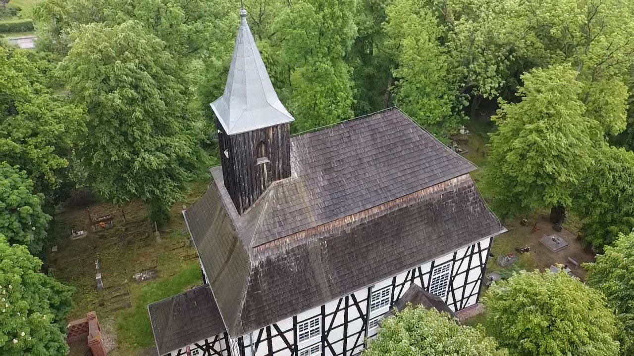 Malowanie kościoła w Tymowej